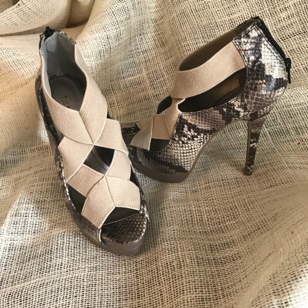 Embossed Sandal - Picture 2 of 7